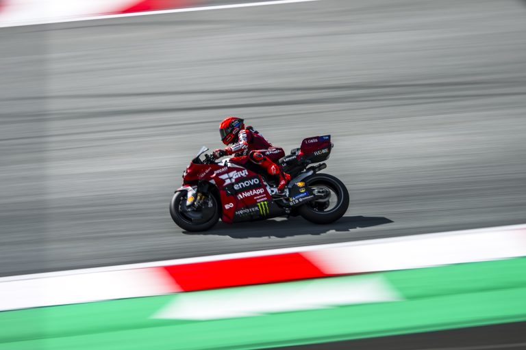 Ducati vive pior cenário do fim de semana justamente quando Aprilia toma liderança