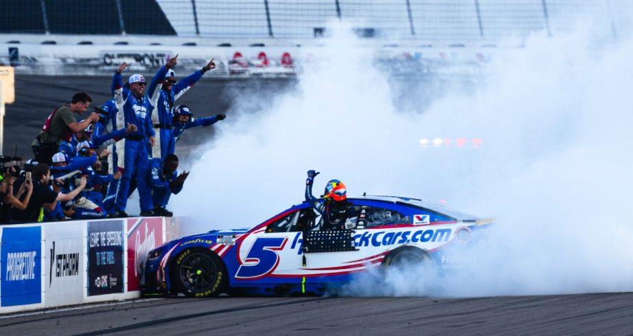 Larson termina una racha de 51 carreras sin victorias y se impone en la competencia de NASCAR en Gateway