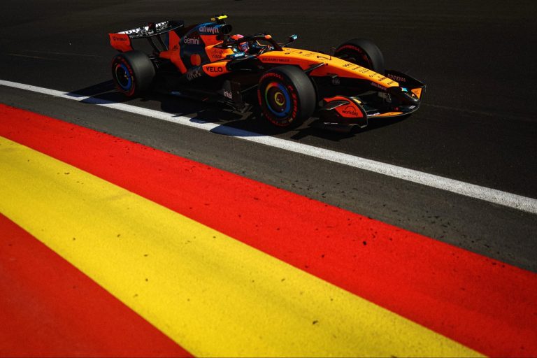 Norris choca Mercedes e bota McLaren na pole do GP da Espanha. Bortoleto é 12º