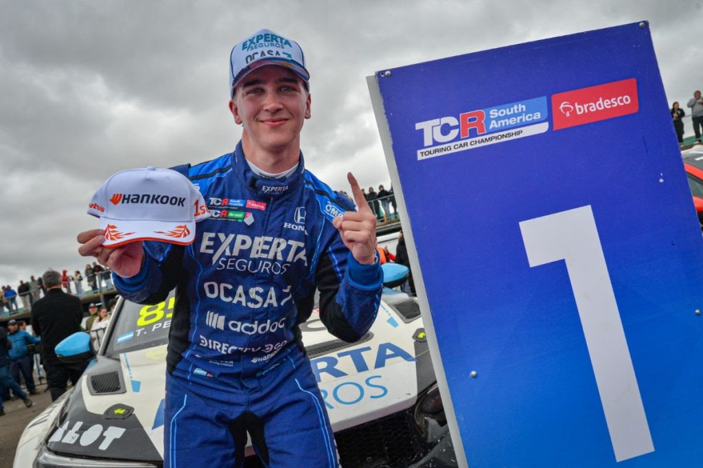 Tiago Pernía y Reis fueron los vencedores del estreno del TCR South America en el autódromo de Concordia