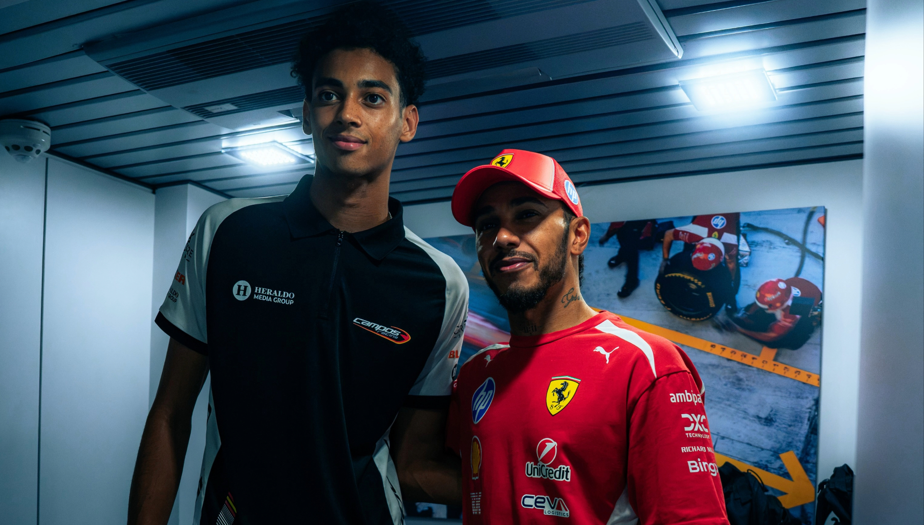 Hamilton se reúne com campeão da F3 na Espanha: “Futuro GOAT conhece o GOAT”