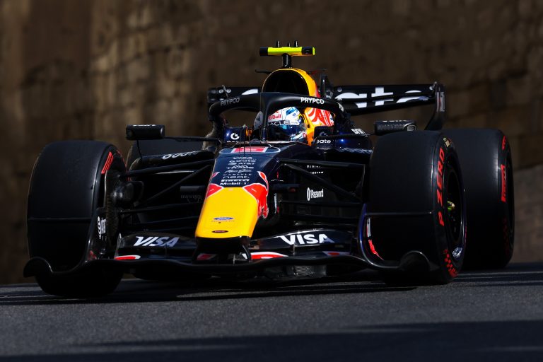 Hadjar se anima com pódio no GP do Azerbaijão após lesão: “Momento certo para voltar”