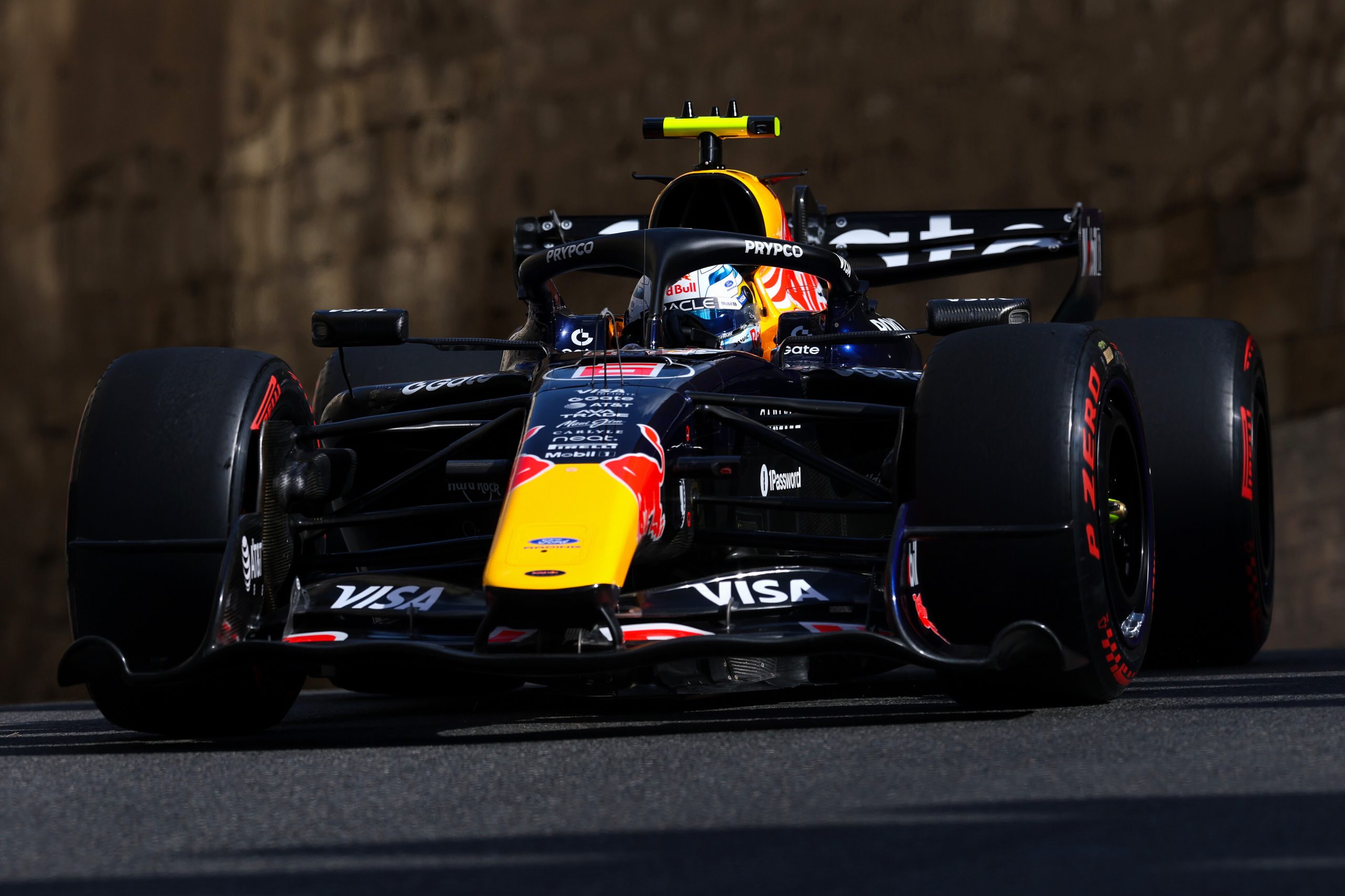 Hadjar se anima com pódio no GP do Azerbaijão após lesão: “Momento certo para voltar”