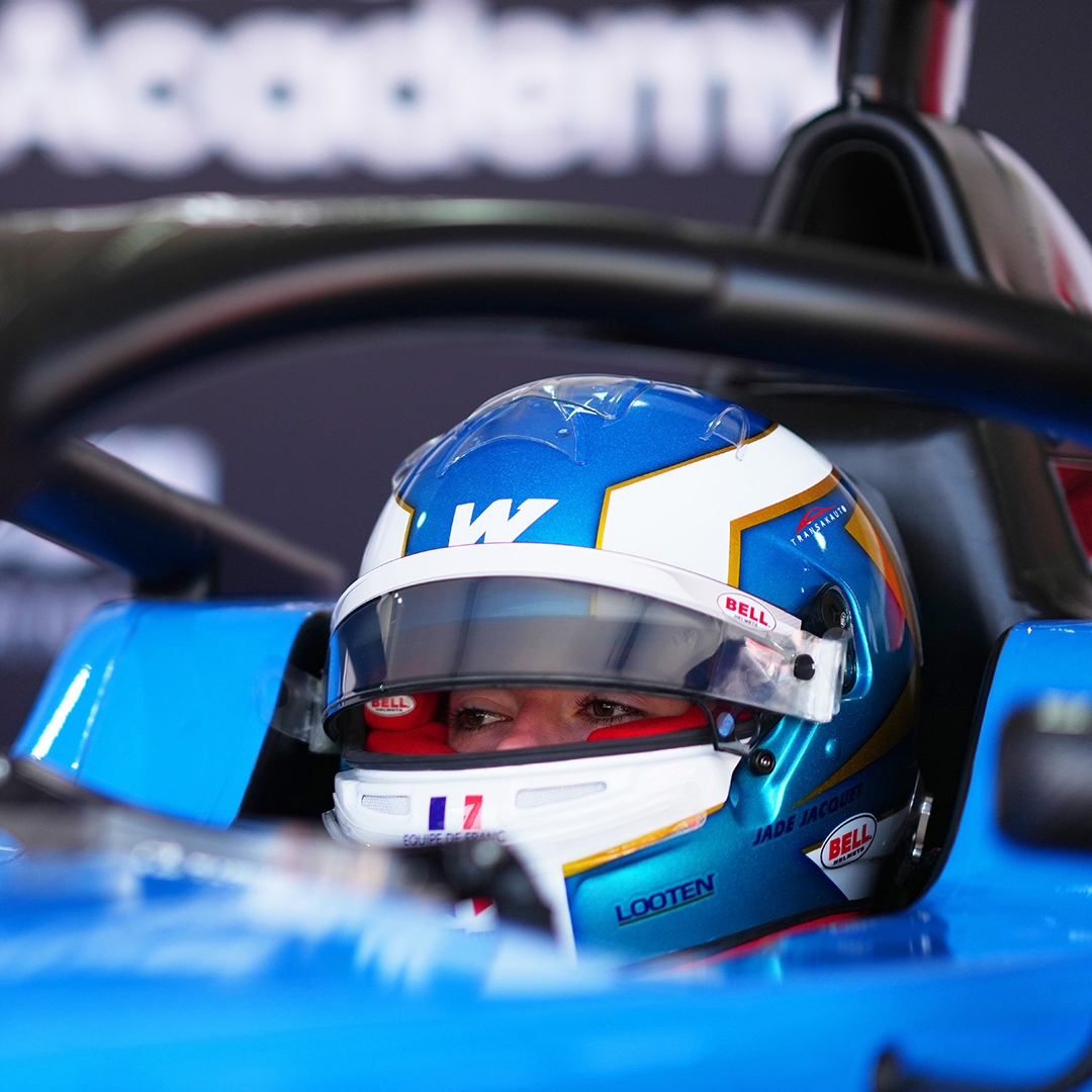 Jacquet leva corrida 2 em Lédenon e vira 1ª pilota a vencer na F4 Francesa
