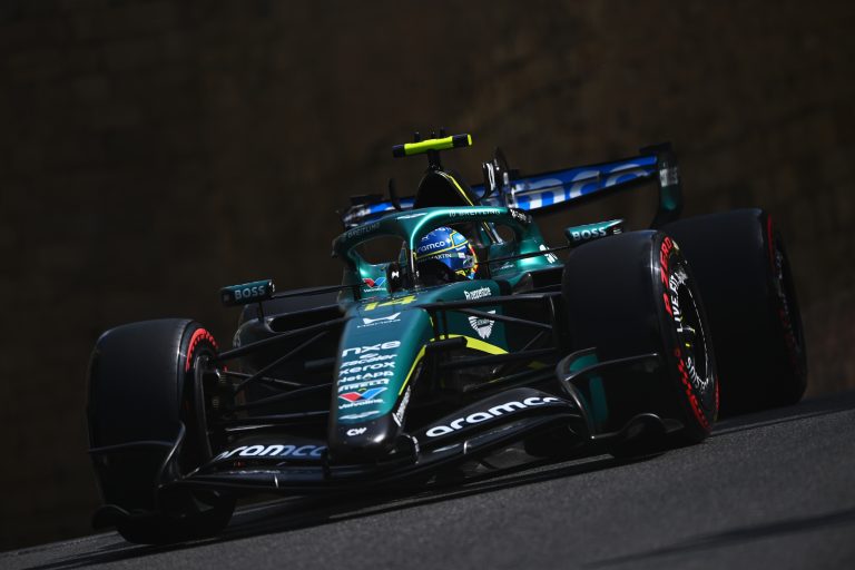 Alonso aponta “suspeita” para abandono em Baku e admite: “É onde estamos no momento”