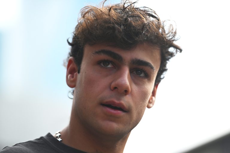 Lindblad to start at back of Sepang grid after Racing Bulls engine change