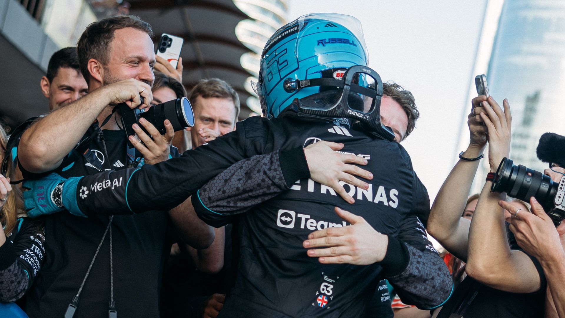 F1 hoy: Russell gana en Bakú, Colapinto provoca accidente y Norris pide suspensión