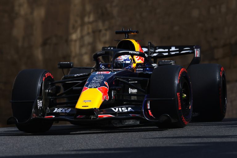 Red Bull admite risco de Verstappen sofrer punição no grid e aguarda análise do motor