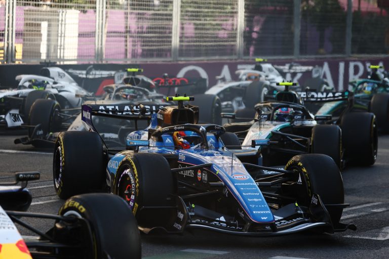Todas as sessões podem ser acompanhadas através do sportv3, GloboPlay ou pela F1 TV, streaming oficial da categoria. O GP do Bahrein não terá transmissão na TV aberta.