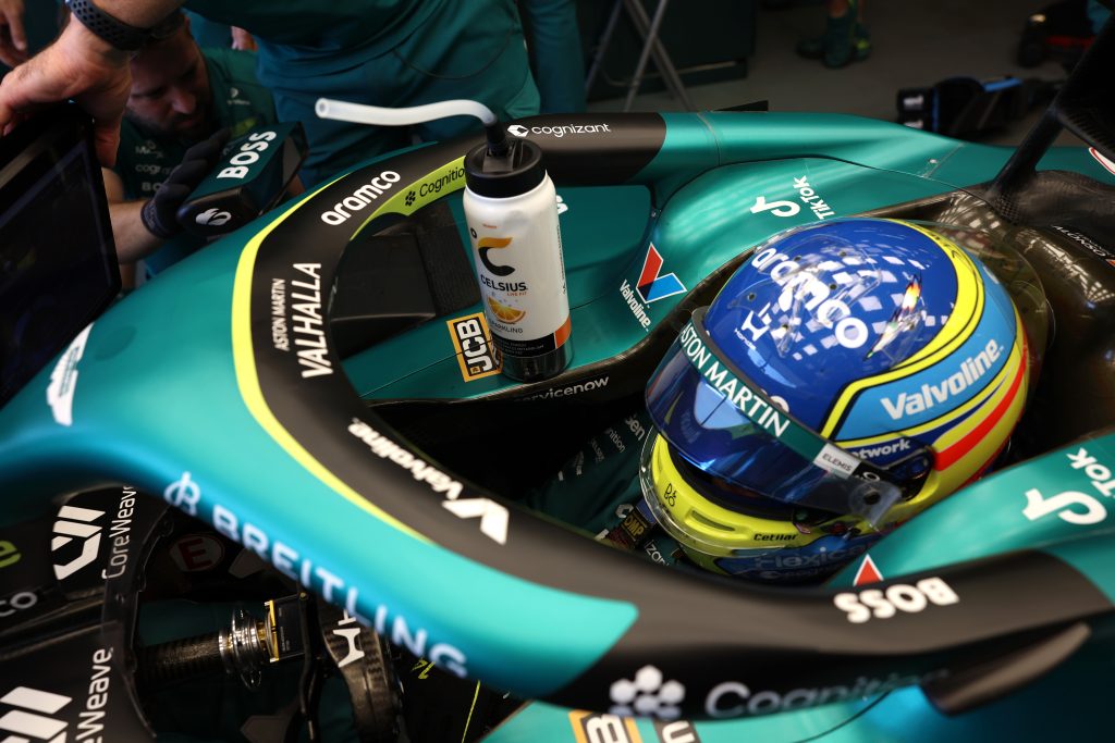 Alonso celebra novo contrato com Aston Martin na F1 e justifica: 'Correr é minha vida'