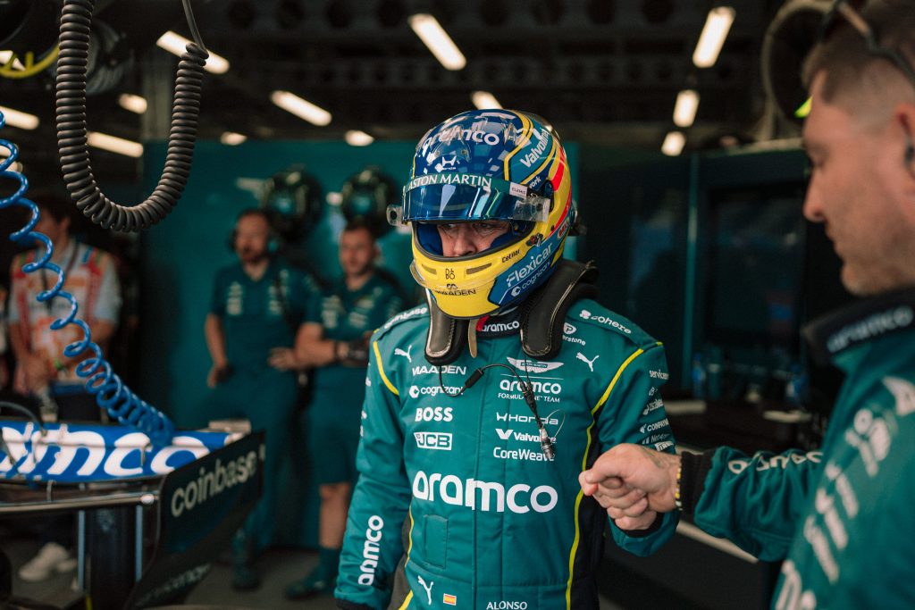 Alonso celebra melhora da Aston Martin em Baku, mas admite: “Corrida será difícil”