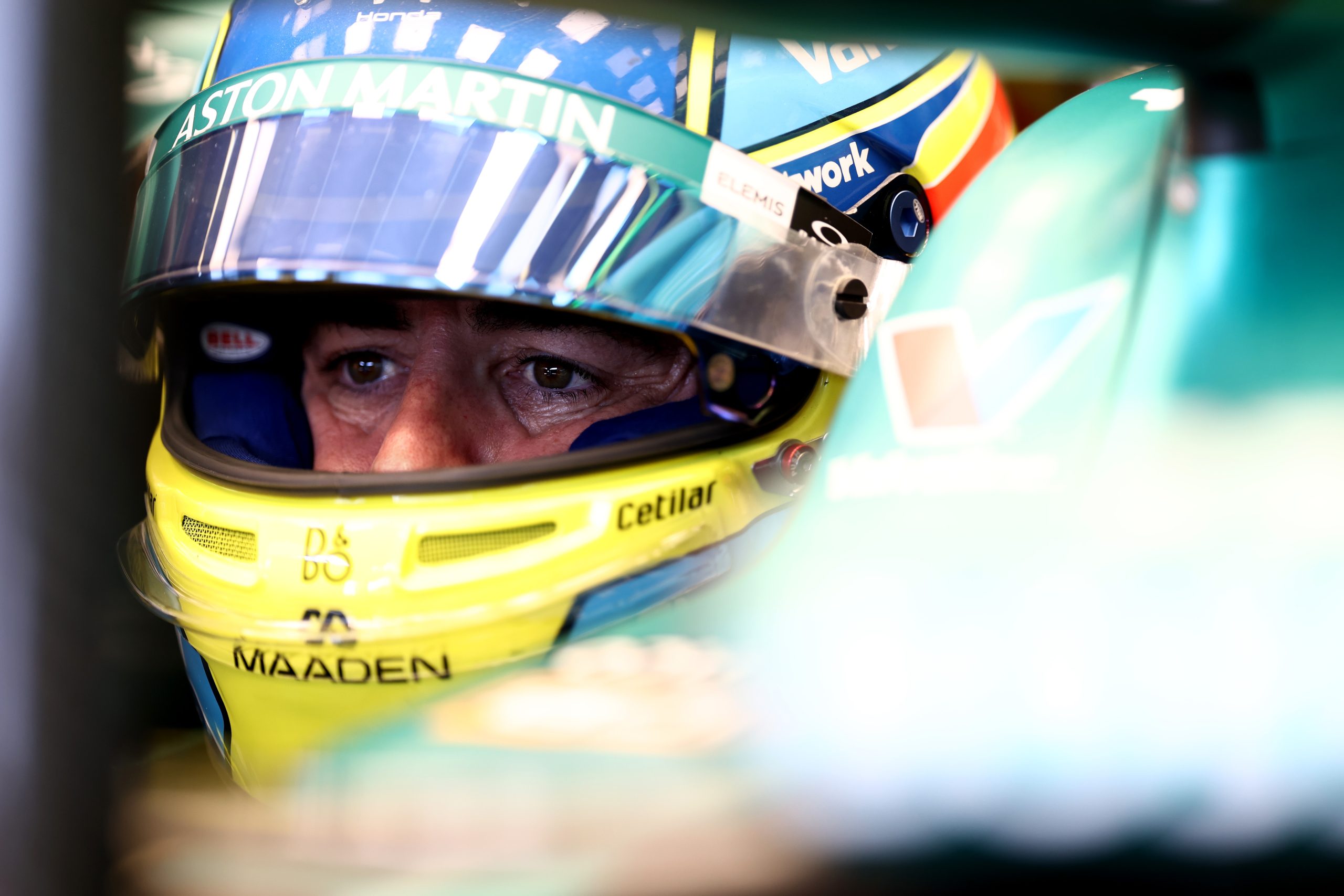 Aston Martin mexe de novo em motor e muda bateria de Alonso no Azerbaijão