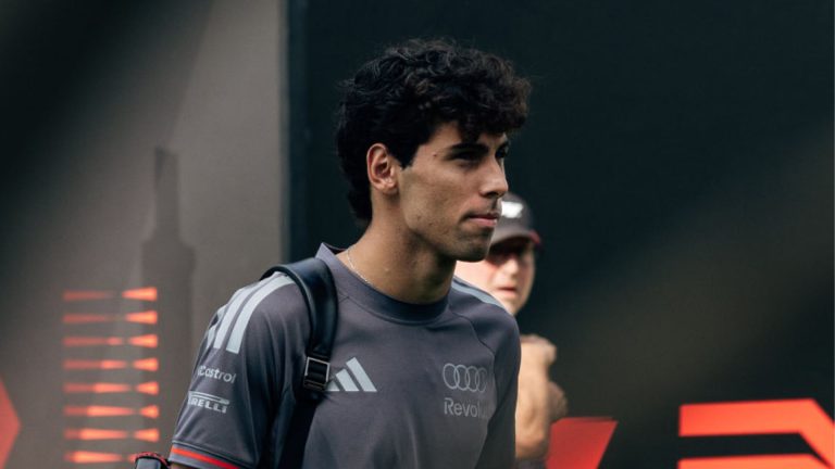 O GRANDE PRÊMIO acompanha todas as atividades do GP do Azerbaijão AO VIVO E EM TEMPO REAL, além de classificação e corrida em SEGUNDA TELA no YouTube, em parceria com a Voz do Esporte. O Briefing chega para analisar após o fim de cada dia de atividades nas redes sociais e na GPTV. Além da cobertura completa, o GRANDE PRÊMIO está in loco com o repórter Leonid Kliuev