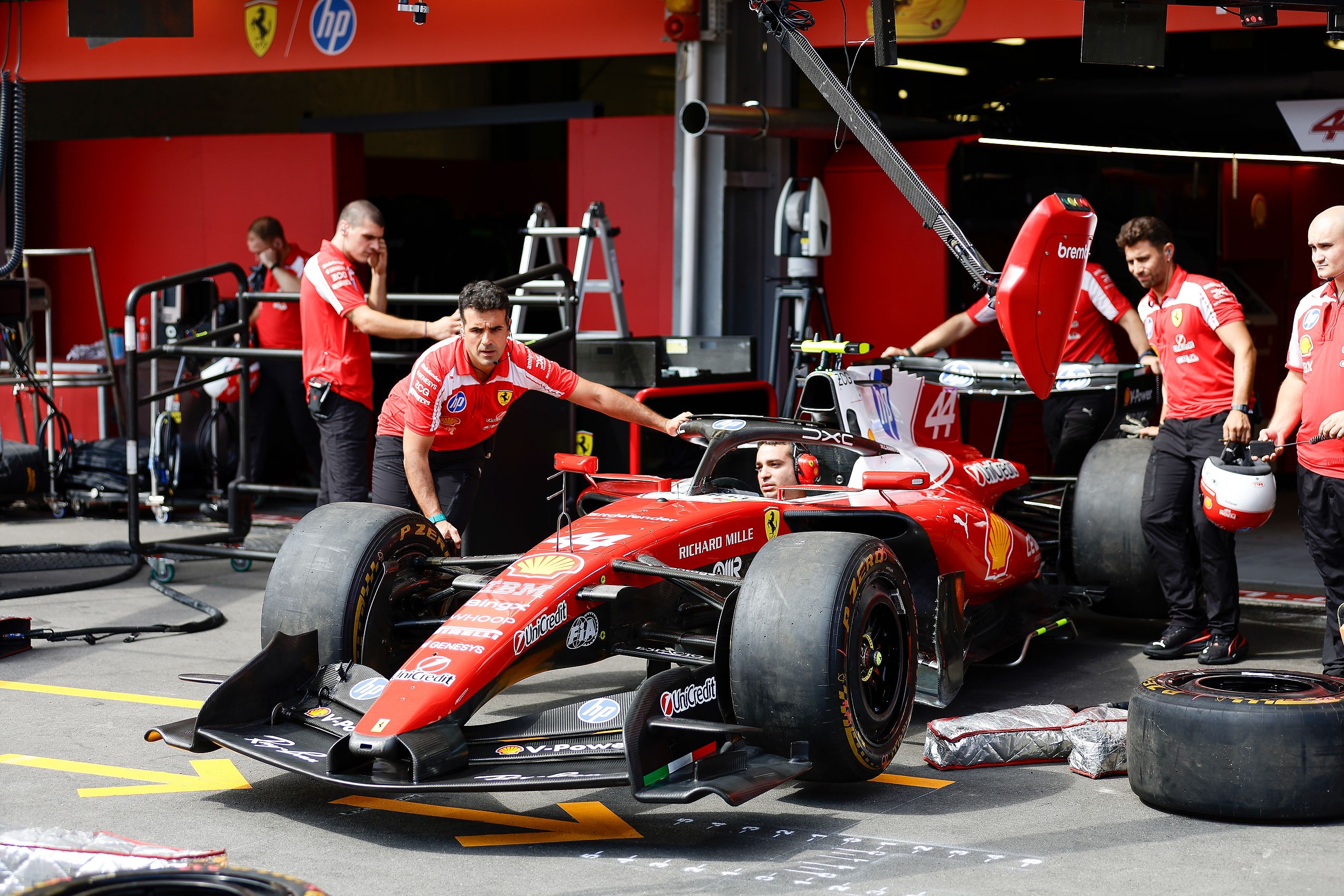 Hamilton leva reprimenda por atrapalhar Lawson no TL2 do GP do Azerbaijão