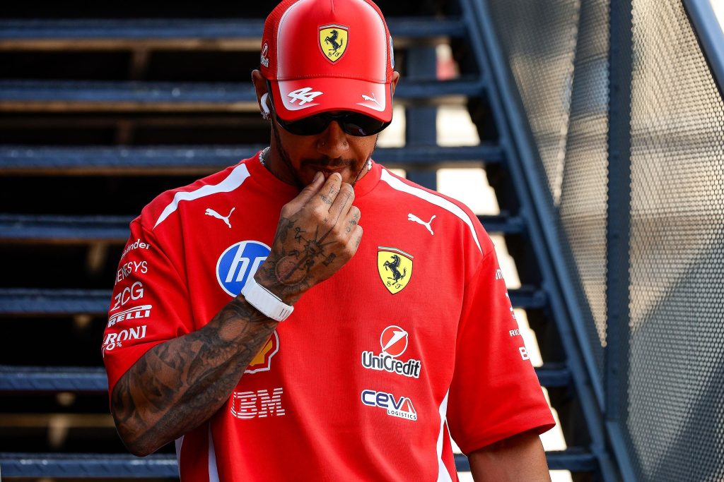 Hamilton โดน FIA ตำหนิ หลังขวาง Lawson ใน FP2 F1 ที่ Baku