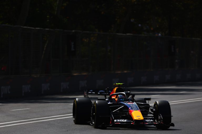 Hadjar admite que evitou riscos em retorno à F1 no Azerbaijão: “Não havia motivo para isso”