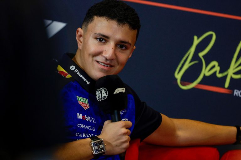 “Não tenho 5 anos”: Hadjar descarta restrições da Red Bull após lesão no punho
