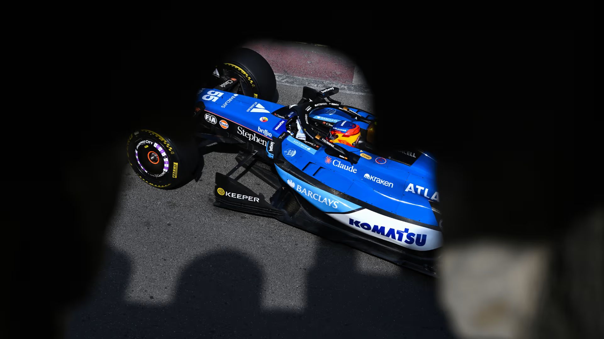 Sainz escapa de punição e recebe reprimenda por bandeira amarela em Baku