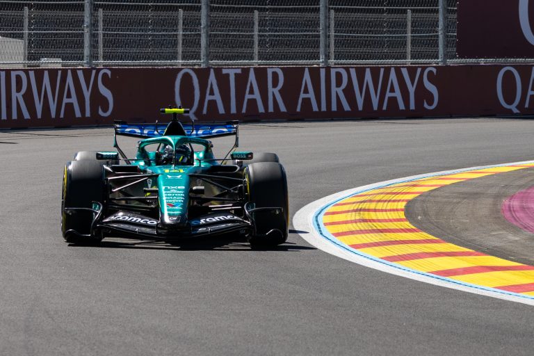 Alonso vê atitude “desnecessária” de Sainz e reclama de Madri: “Ultrapassar era difícil”