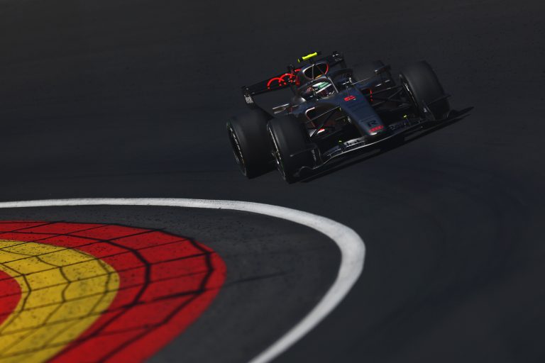 Além de Bortoleto, outros pilotos também adotaram a estratégia de permanecer na pista com os pneus duros durante o período de safety-car virtual, como foram os casos de Charles Leclerc, Liam Lawson, Oscar Piastri, Gasly e Yuki Tsunoda, por exemplo. Por isso, Allan McNish, diretor de corridas da equipe alemã, explicou por que essa era a coisa certa a se fazer naquele momento