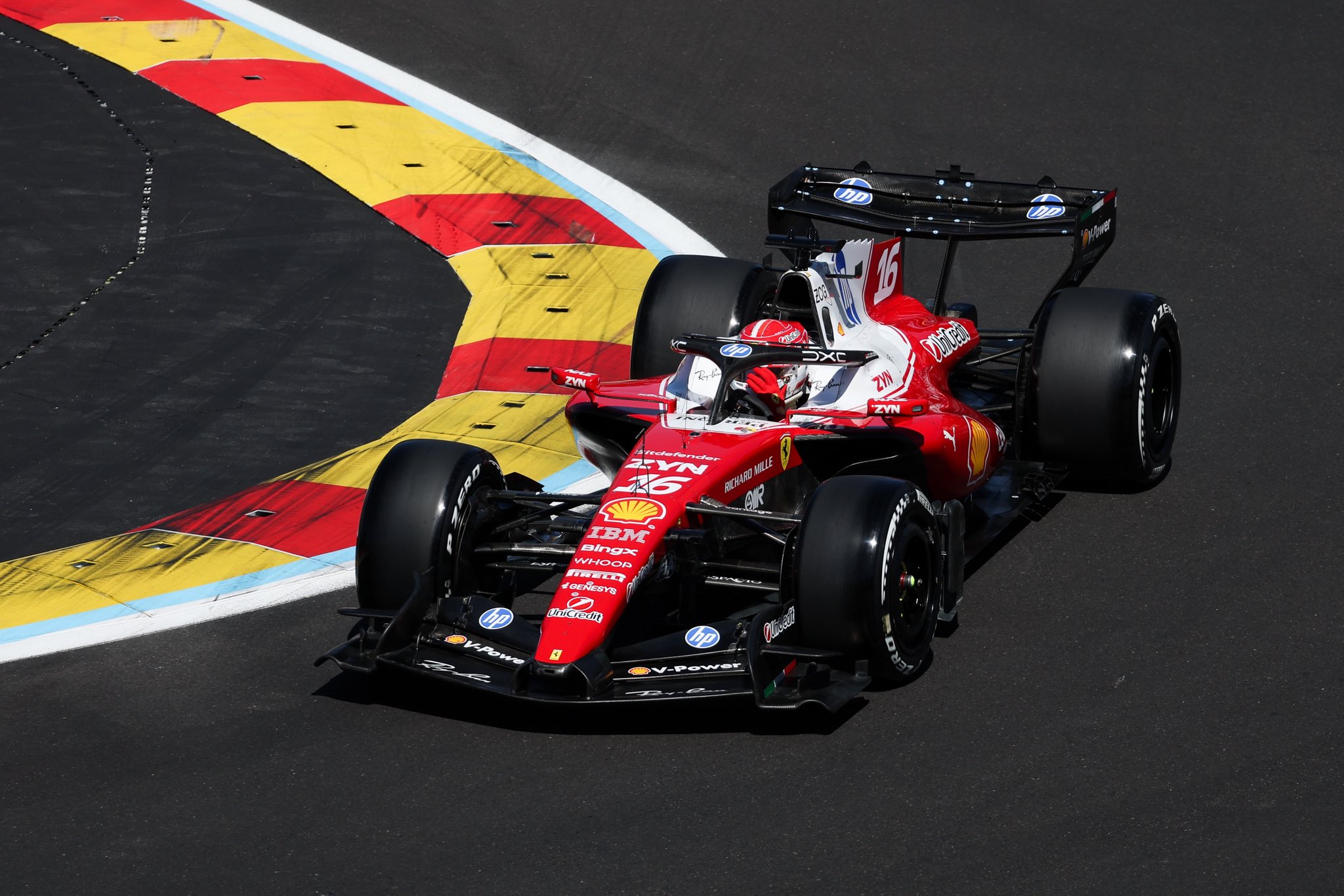 Ferrari elogia Leclerc e defende estratégia no GP da Espanha: 'Pelo menos tentamos'