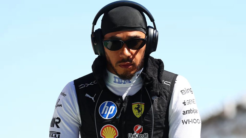 Hamilton defende etapas no Oriente Médio e diz que final da F1 2026 em Ímola “não é o ideal”