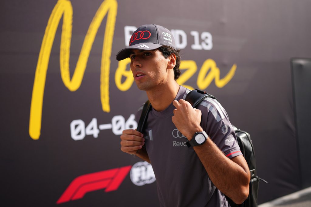 "Primeiro de tudo, acho que é muito melhor do que a gente esperava para esse final de semana. A gente sabe que seria muito difícil por causa das retas, então só de estar tão próximo do Q3 e desafiar as duas Ferrari é algo inacreditável", começou Bortoleto