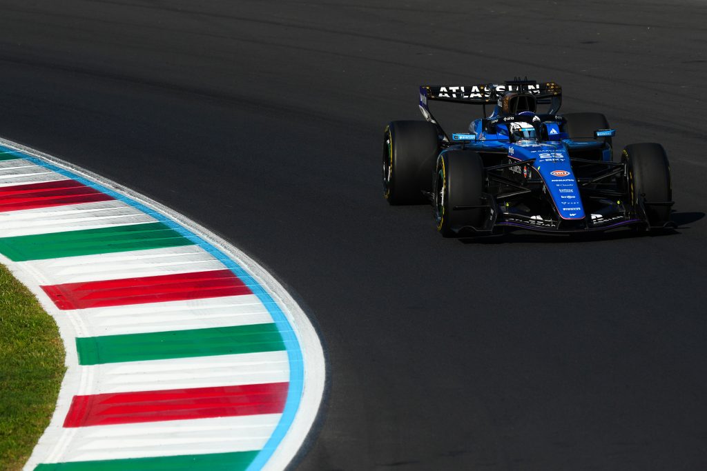 A Williams fez o mesmo com Alexander Albon, que perderá 20 posições por ter trocado menos componentes.