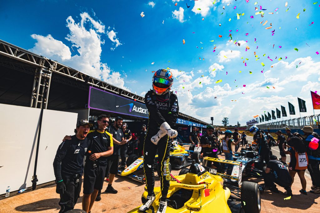 Arnaudo passeia na corrida 3 em Brasília e fecha rodada tripla com vitória na F4 Brasil