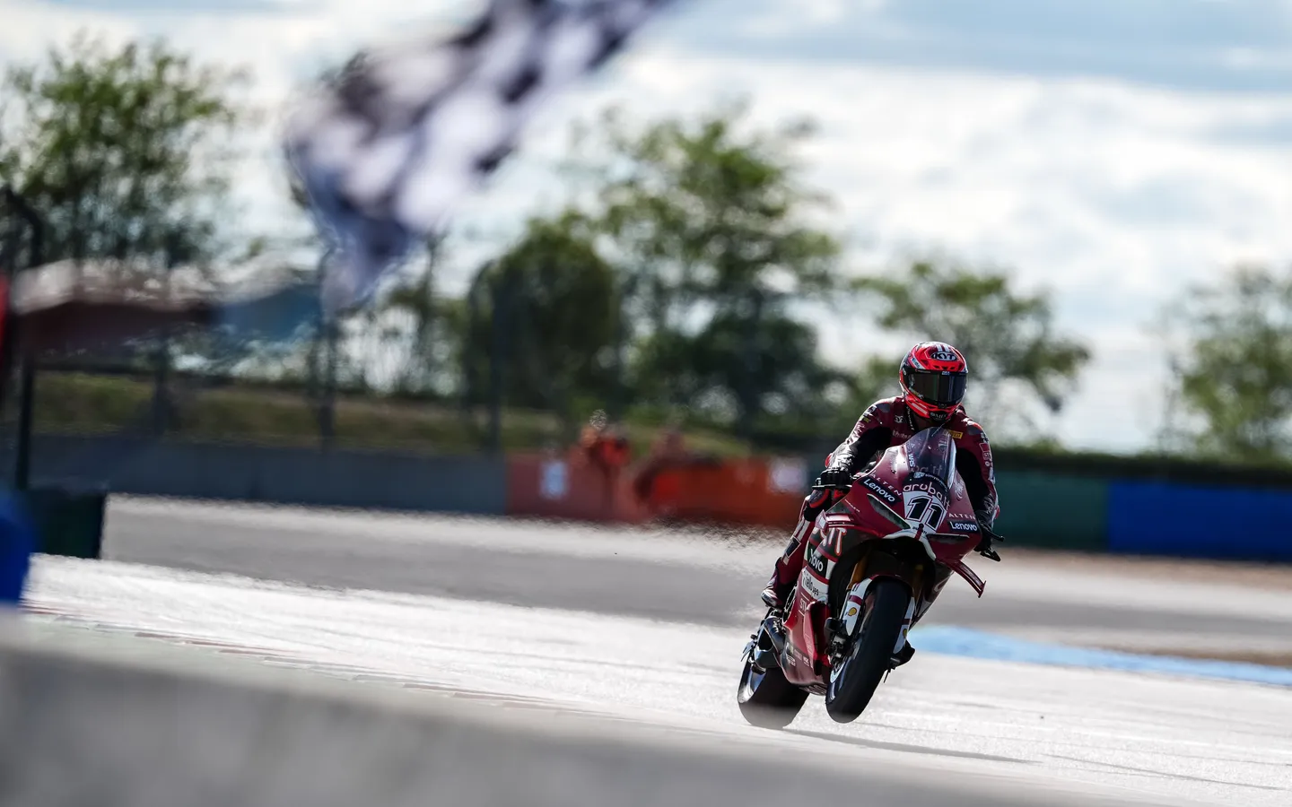 Bulega bate Lecuona, leva corrida 1 em Magny-Cours e chega a 24 vitórias no WSBK 2026