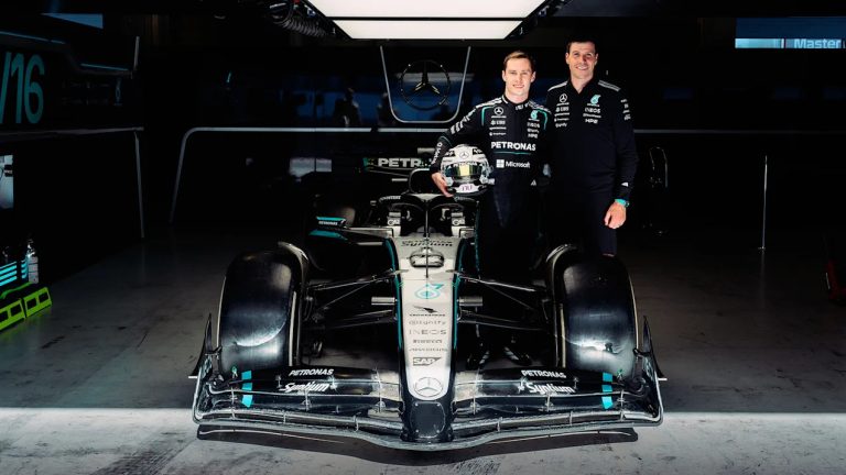 Dürksen completa teste com W16 da Mercedes em Portimão e faz história com Paraguai na F1