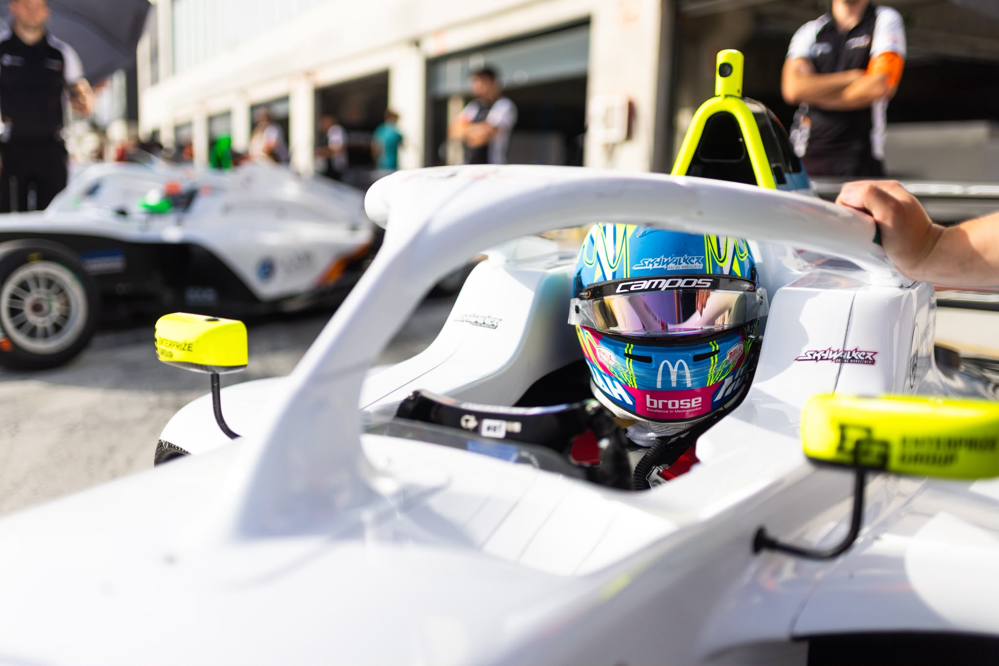 Monteiro vence corridas 1 e 2 em Jerez e esquenta briga pelo título da F4 Espanhola