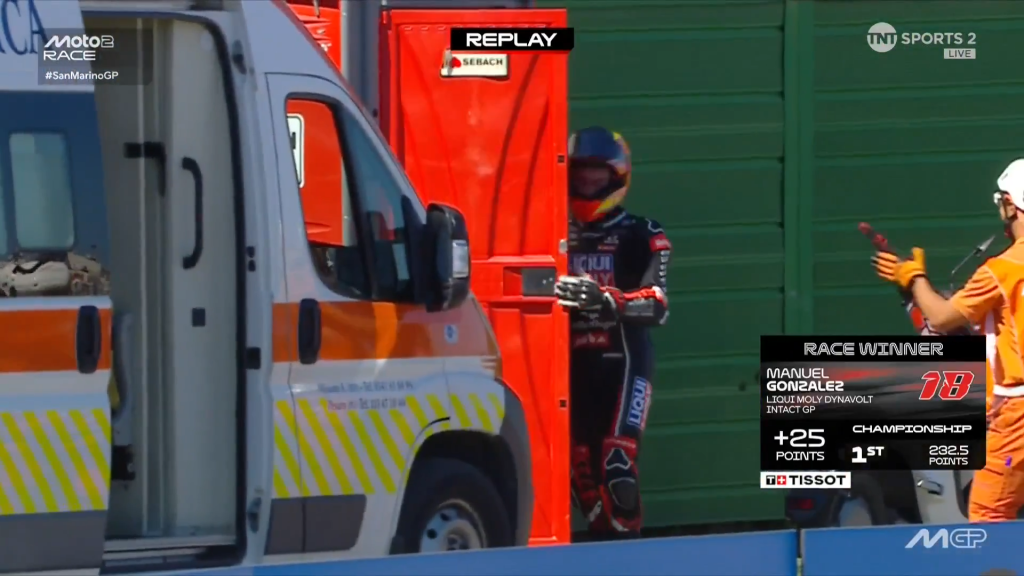 González repete comemoração de Rossi e entra em banheiro químico após vencer em Misano