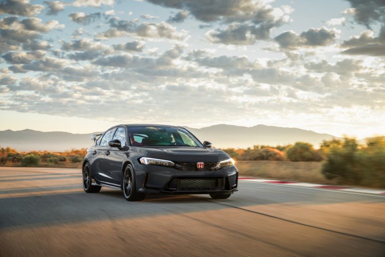 Honda muda Civic Type R para atacar curvas e mantém câmbio manual