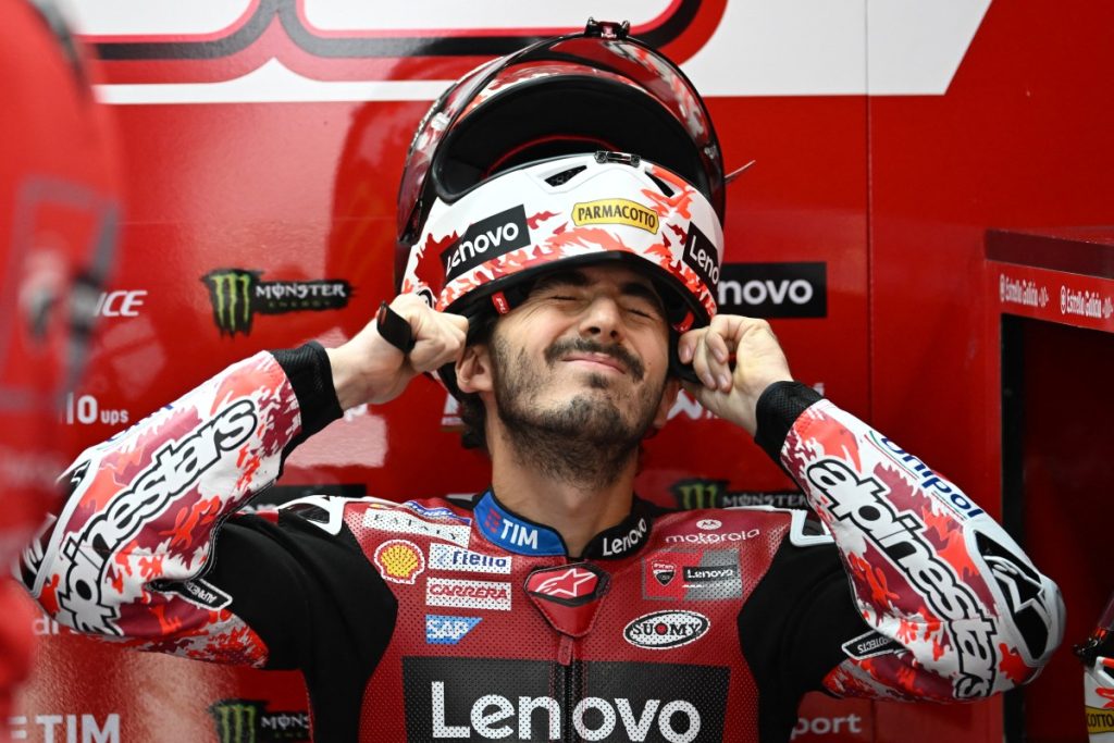 Bagnaia vuelve a caer en la Q1 en Motegi y responde qué cambió en Ducati: “Todo”