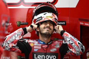 Bagnaia vuelve a caer en la Q1 en Motegi y responde qué cambió en Ducati: “Todo”