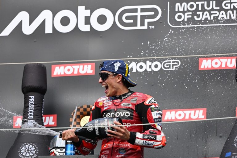 Márquez seca a Martín en Japón y lleva la lucha por el título de MotoGP al terreno mental