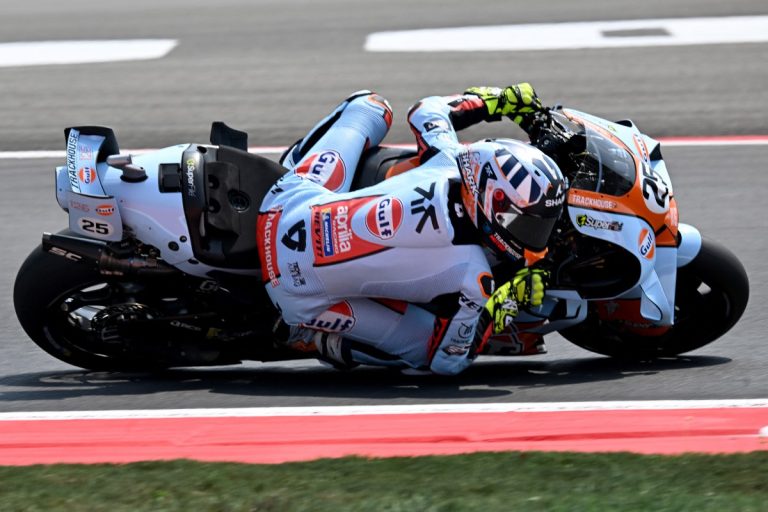 Fernández races with two broken fingers to finish second after Mandalika clash