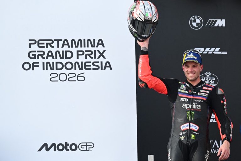 Bezzecchi celebra vitória e valoriza esforço da Aprilia: “Nunca param de trabalhar”