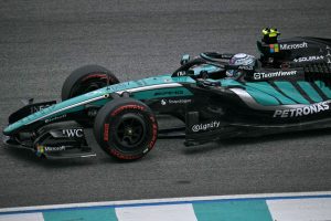 Antonelli voa no fim e põe Mercedes no topo do TL3 do GP do Bahrein na Malásia. Bortoleto é 11º
