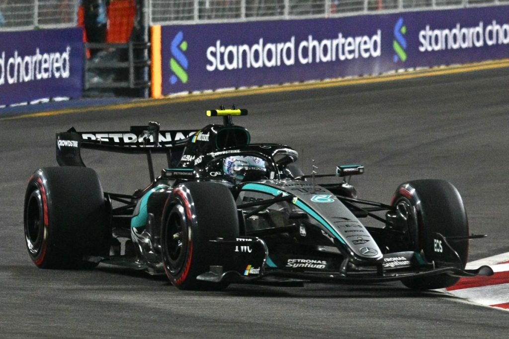 Antonelli reports possible leak inside Mercedes cockpit during Singapore GP