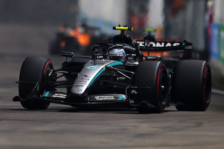Antonelli celebra el podio en el GP de Singapur y evita hablar de su coronación anticipada en Austin