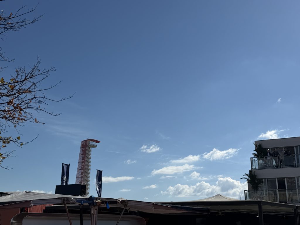Fórmula 1 disputa classificação em sábado com termômetros acima dos 30°C em Austin