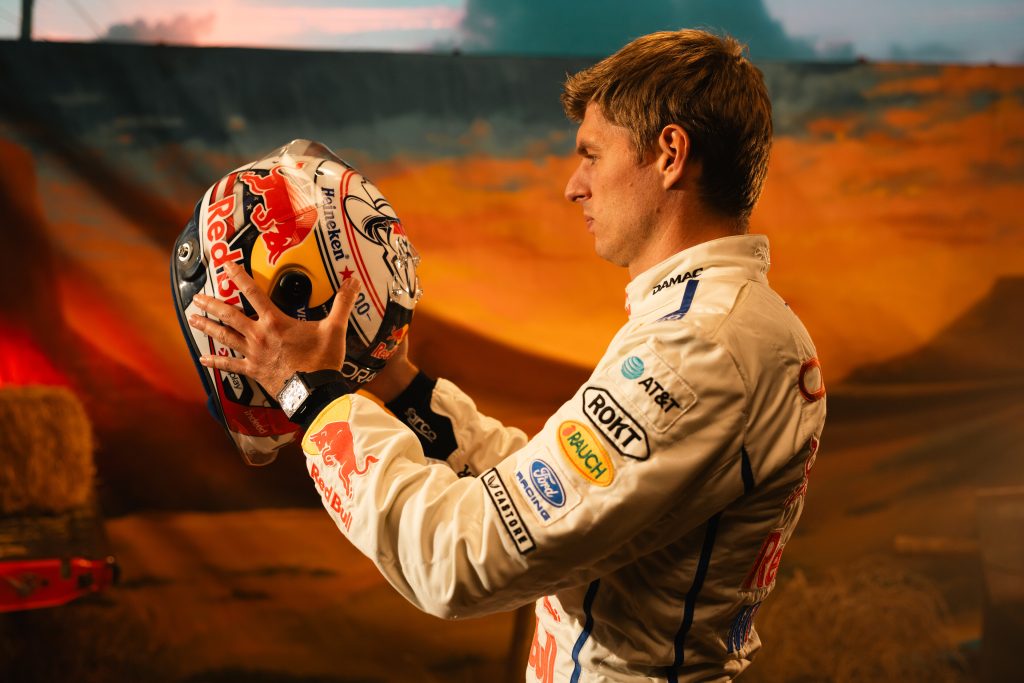 Red Bull muda uniforme e capacete de Verstappen em parceria com Ford no GP dos EUA