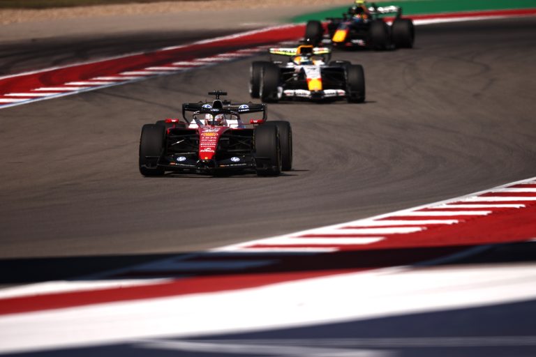 Motor V8 y coches más livianos: los planes de FIA para el nuevo reglamento técnico de la F1