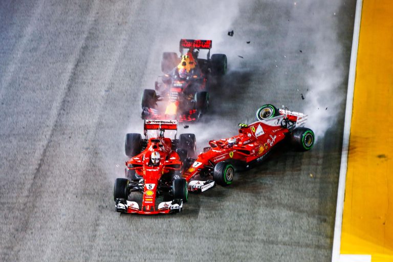 Verstappen larga entre Ferrari em Singapura e revive cenário de 2017: terminou em acidente