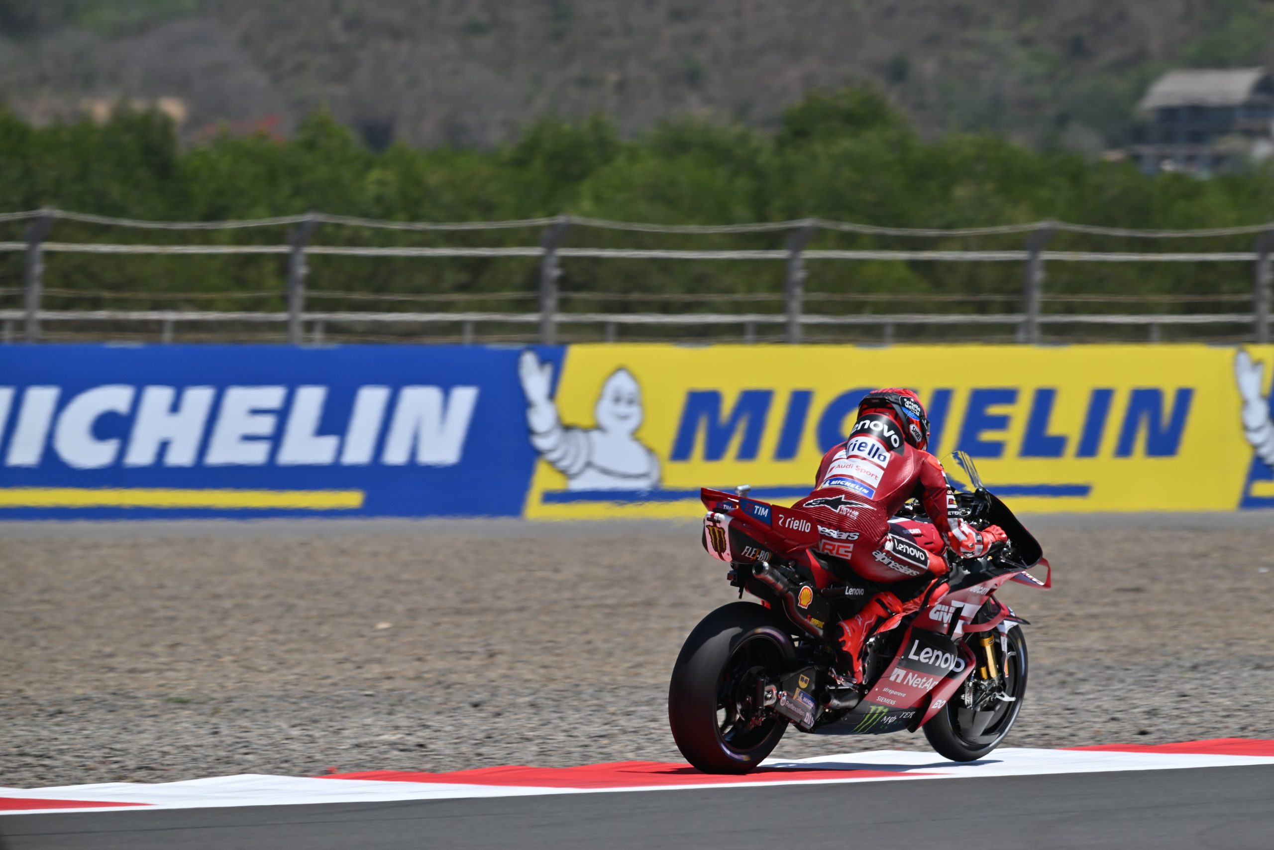 Márquez ยอมรับ Ducati ตามหลัง Aprilia ที่ Mandalika — ลุ้นโพเดียมยังยากก่อน sprint