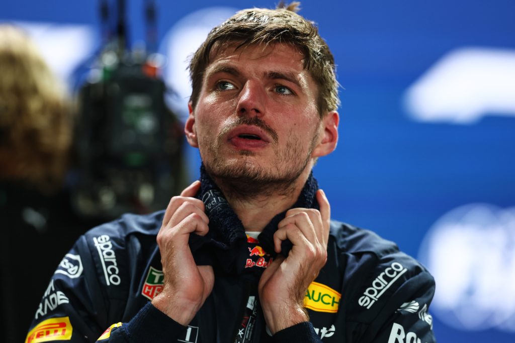 F1 hoy: Verstappen logra la pole, Alonso y Russell salen del fondo en Singapur