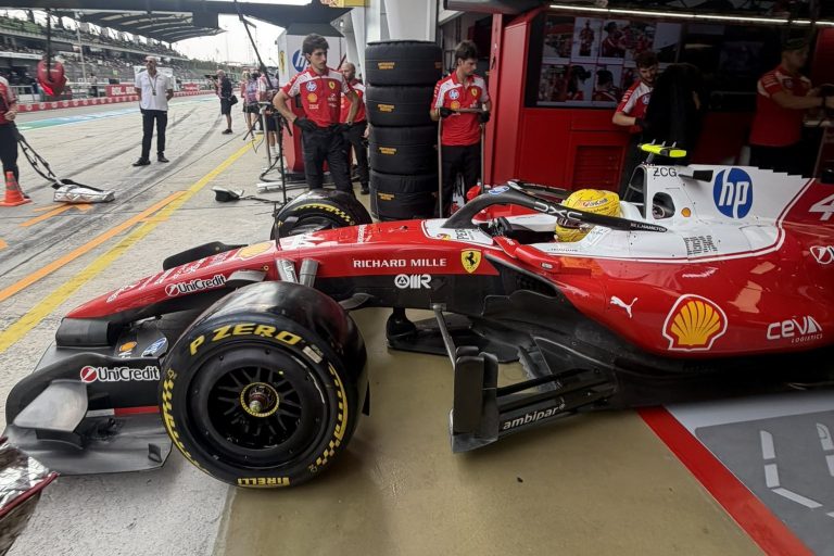 Hamilton explica el trabajo de Ferrari en Sepang y se muestra optimista: “No estamos muy lejos”
