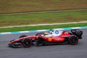 Hamilton celebra recuperação após erro de estratégia em Sepang: “Pensei que era o fim”